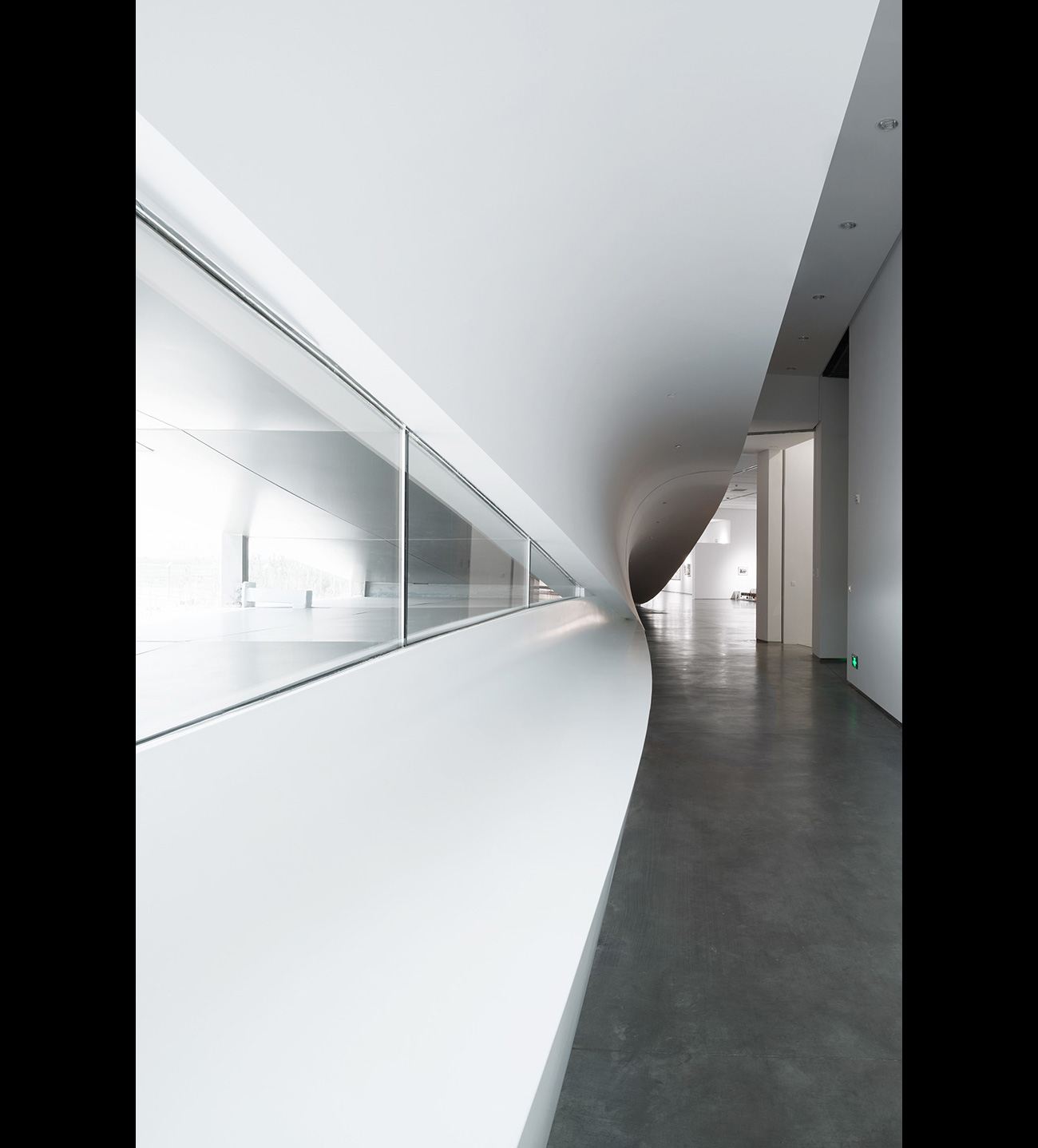 当代艺术美术馆走廊设计