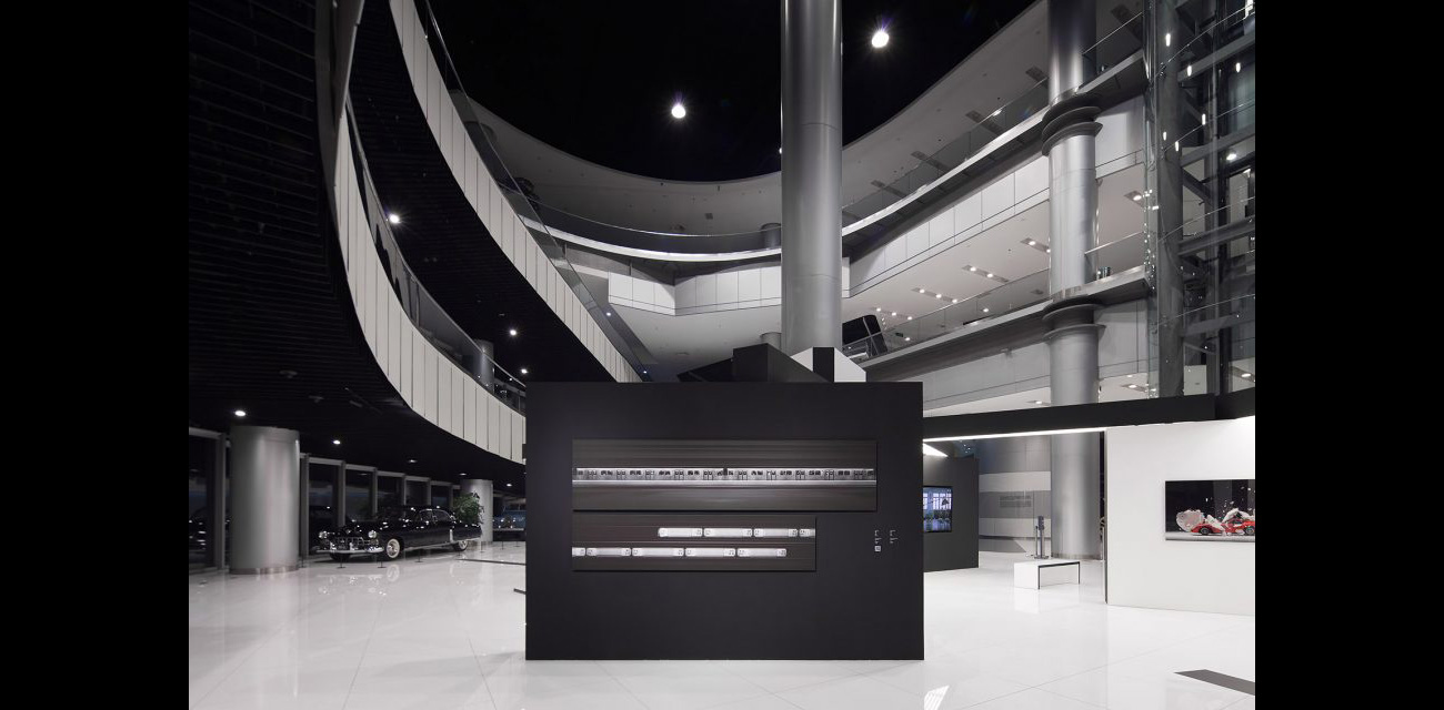 The lobby design of the automobile art exhibition hall